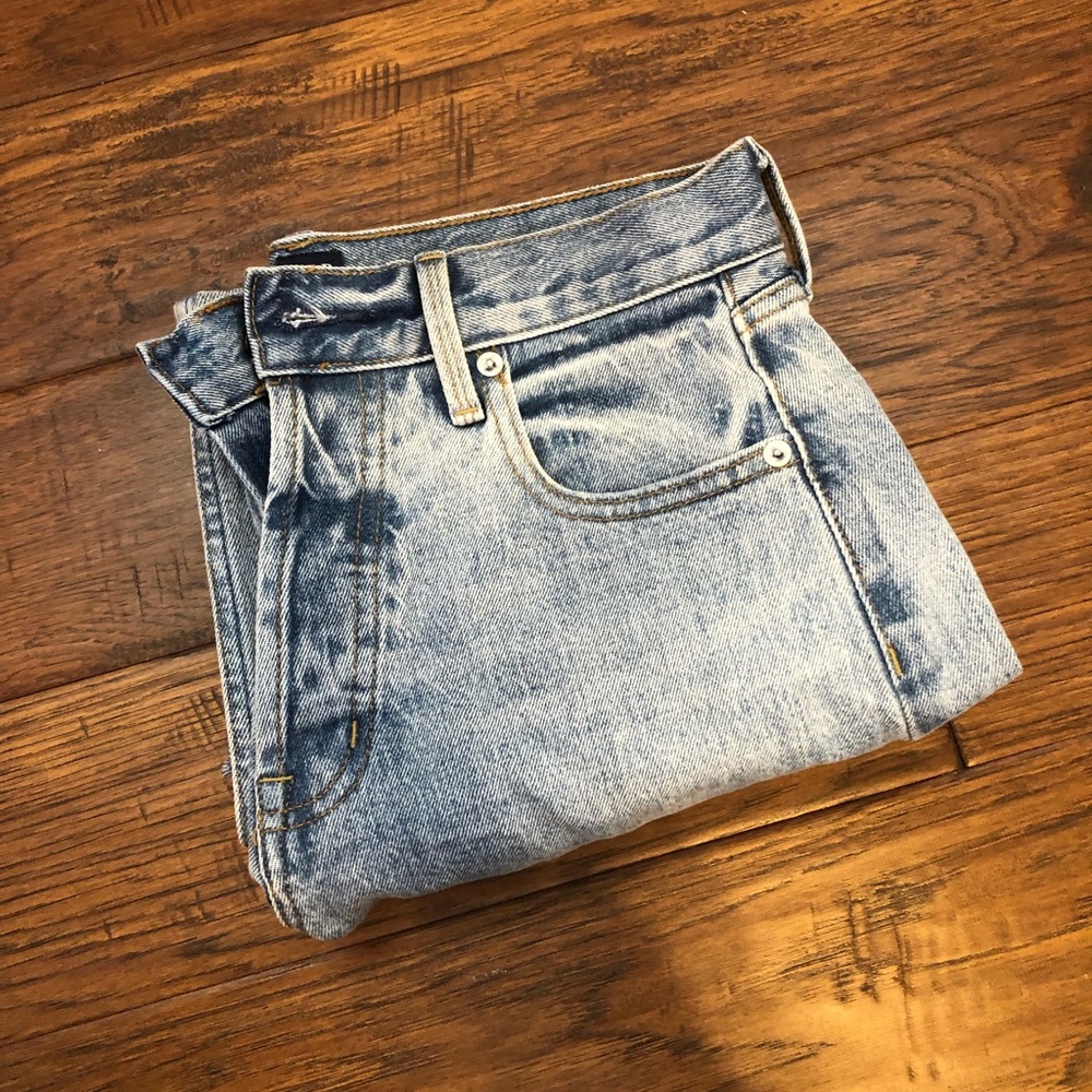 Straight leg Light wash 90’ Denim pants